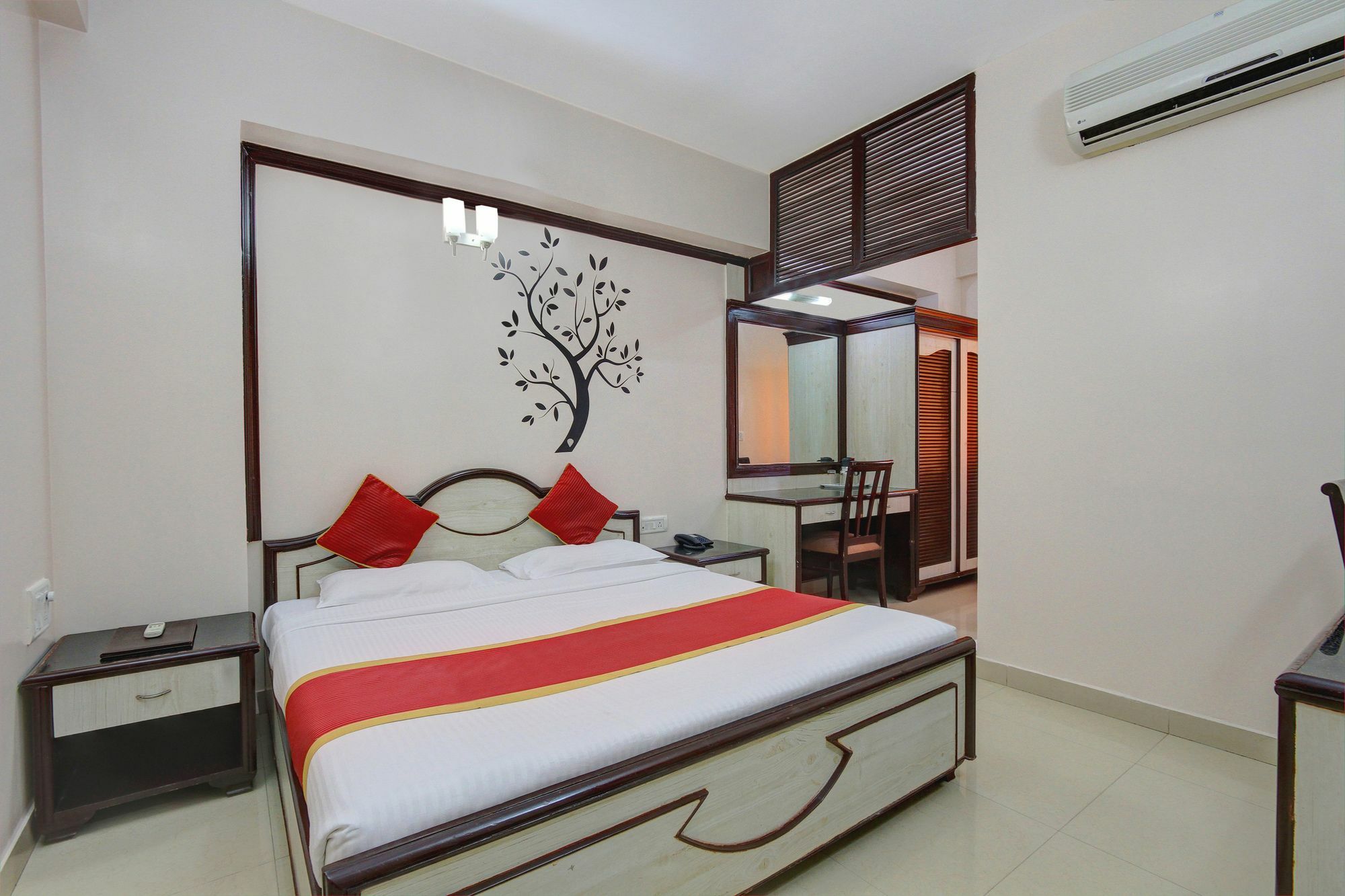 Oyo 11390 Vaibhav Residency Hotel Bangalore Exterior photo